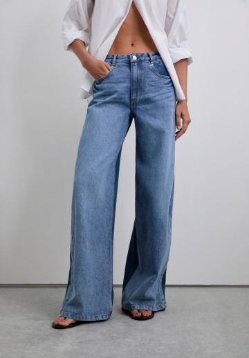 Клешеные джинсы