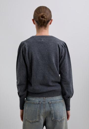 Пуловер с вырезом V