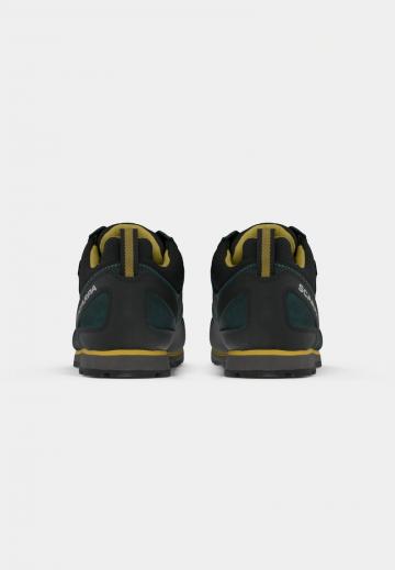 Походные кроссовки