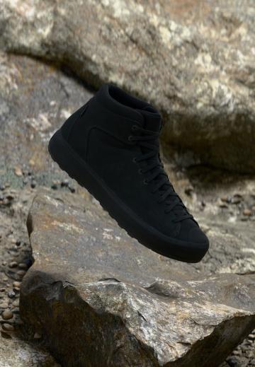 Походные кроссовки