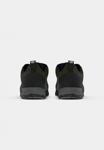 Походные кроссовки