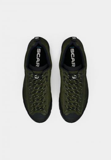 Походные кроссовки