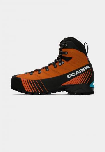 Походные ботинки