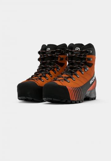 Походные ботинки