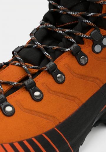 Походные ботинки