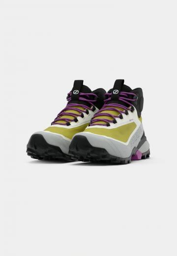 Походные ботинки