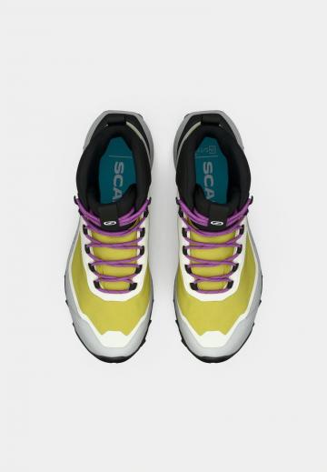 Походные ботинки