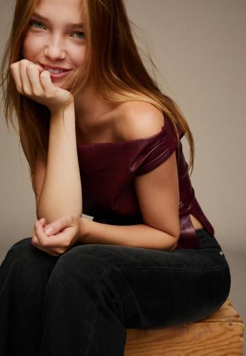 Блузка без рукавов