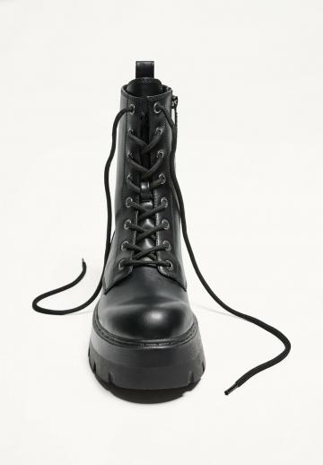 Ботинки на шнуровке