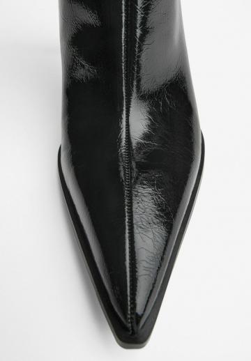 Высокие сапоги