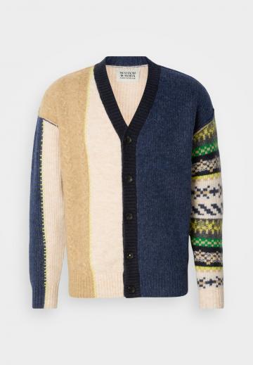 Вязаная кофта