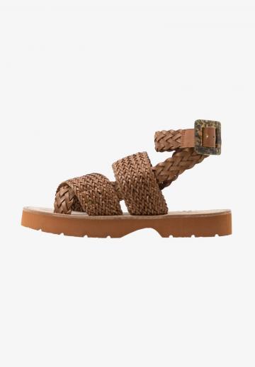 Гандбольные кроссовки