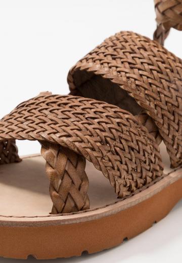 Гандбольные кроссовки