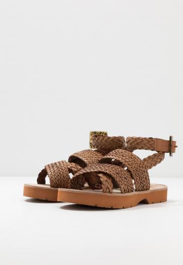 Гандбольные кроссовки