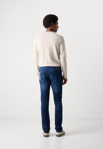 Узкие джинсы