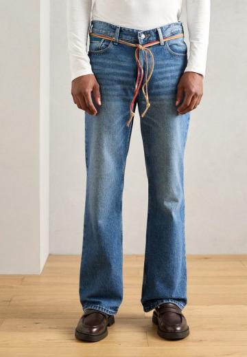 Клешеные джинсы