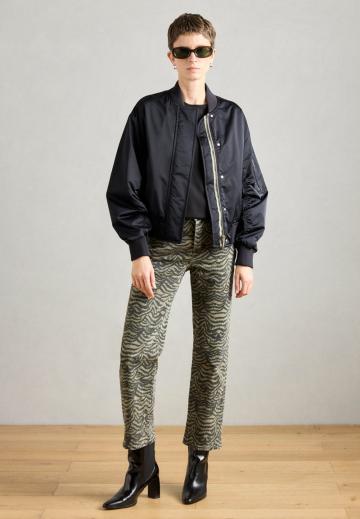 Прямые джинсы