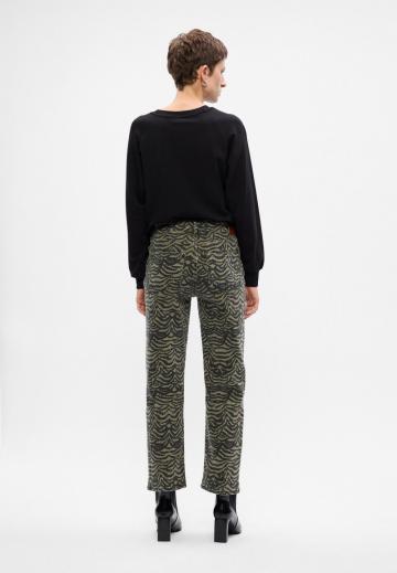 Прямые джинсы