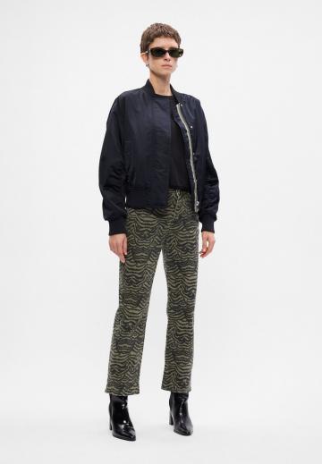 Прямые джинсы