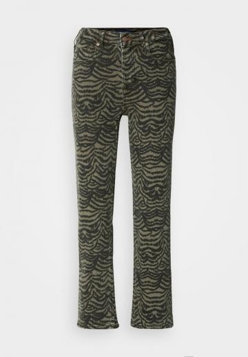 Прямые джинсы