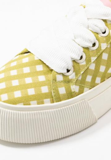 Гандбольные кроссовки