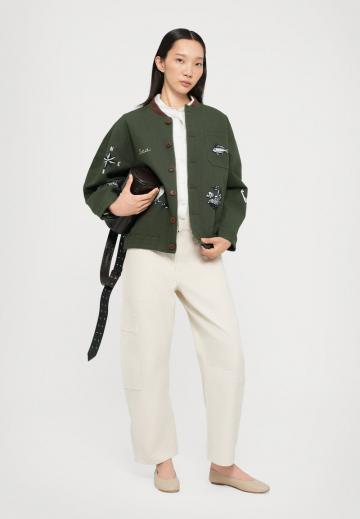 Куртка с накладнымит карманами