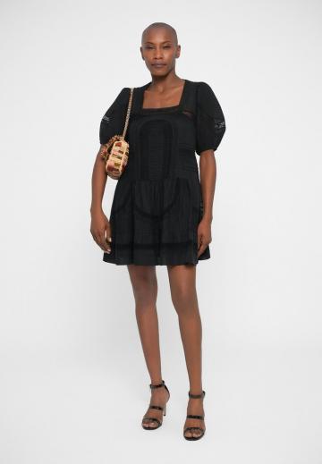 Короткое платье