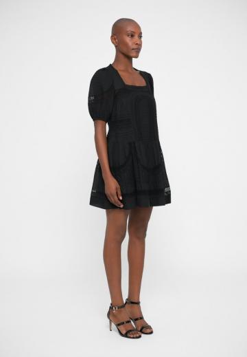 Короткое платье