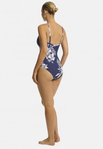 Слитный купальник