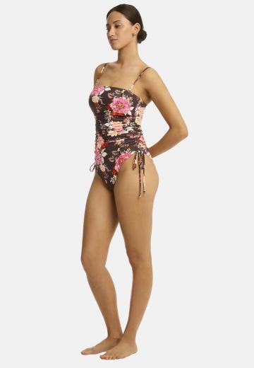 Слитный купальник