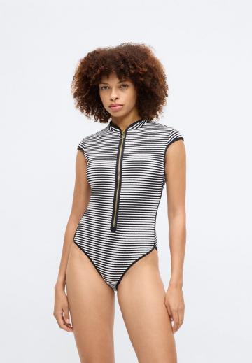 Слитный купальник