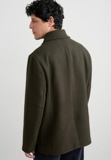 Короткое пальто