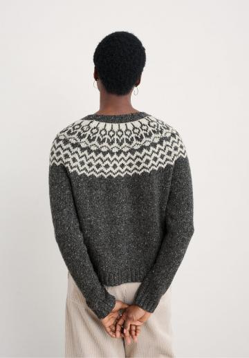 Жаккардовая вязаная кофта
