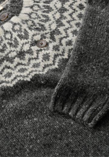 Жаккардовая вязаная кофта