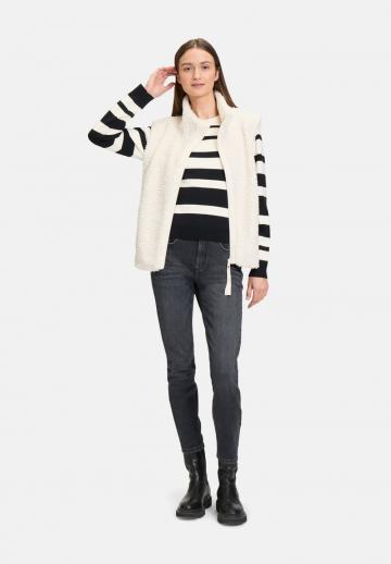 Пуловер в полоску