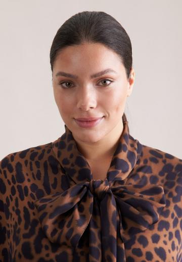 Атласная блузка