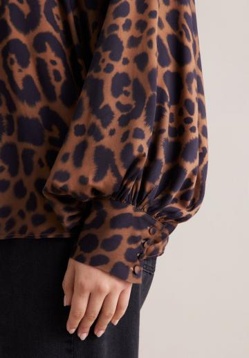 Атласная блузка