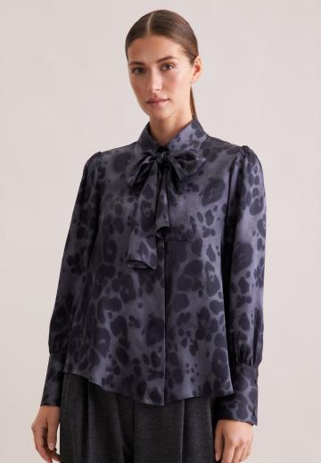 Атласная блузка