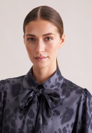 Атласная блузка