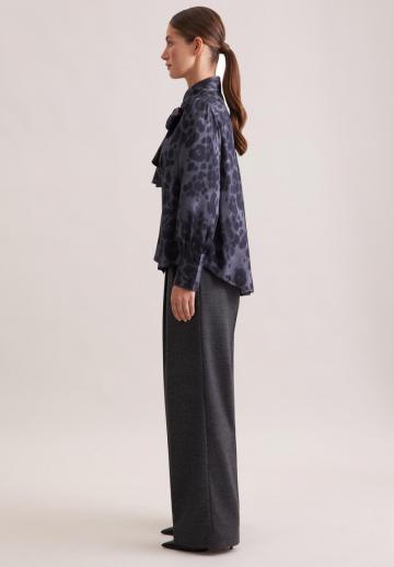 Атласная блузка