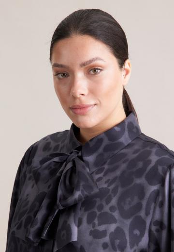 Атласная блузка