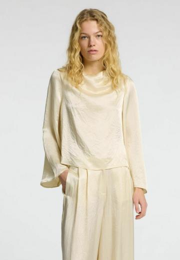 Атласная блузка