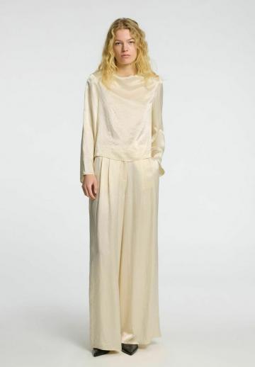 Атласная блузка