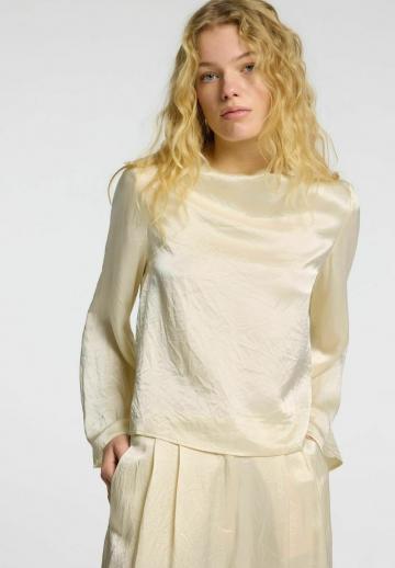 Атласная блузка