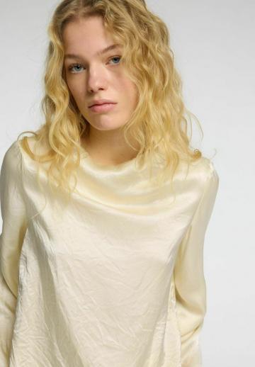 Атласная блузка