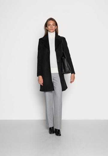 Короткое пальто