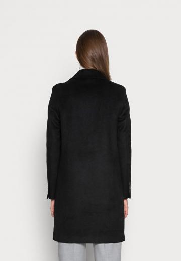 Короткое пальто