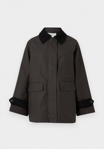 Короткое пальто