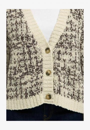 Жаккардовая вязаная кофта