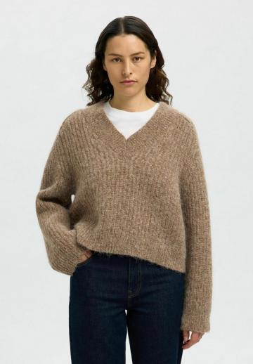 Пуловер с вырезом V